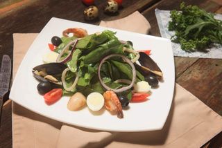 Салат "Шпинат с морепродуктами"