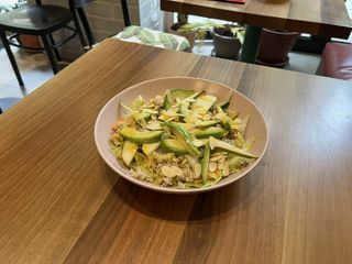 Avokado kruška vege salata