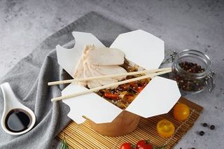 Удон с курицей в соусе сладкий чили