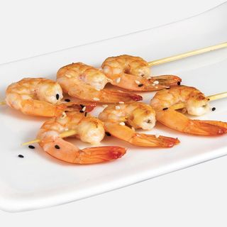 Spiedini di gamberi alla griglia