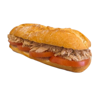 Bocadillo de atún y tomate