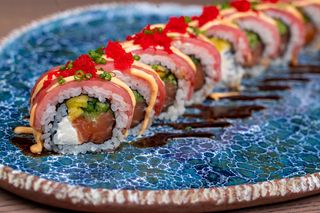 Рол з тунцем та Тобіко  