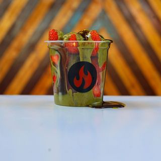 Kunafa strawberry cup