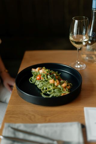 Tagliatelle de spanac cu creveti