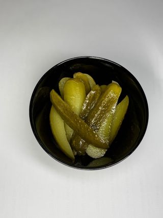 Salată de castraveți murați