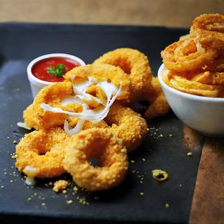 Aros de queso con mermelada de fresa