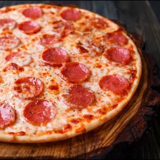 Pizza De Salami (Mediana)