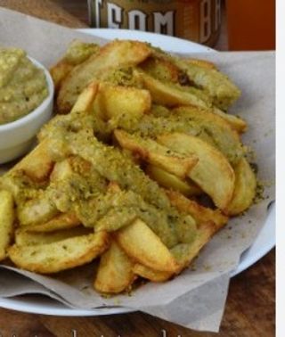 Patatine con stracciatella e pistacchio