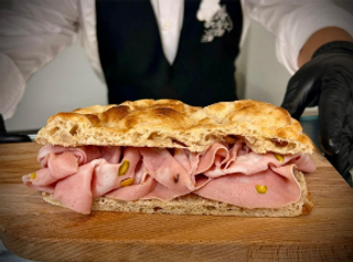 Schiacciata Clásica Con Mortadela (Mitad)