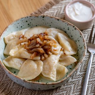 Вареники з картоплею та шкварками (200/50 г)