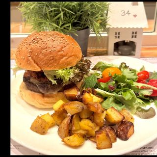 ITALIAN CHEESE BURGER