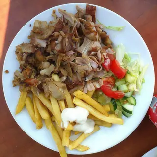 Piatto kebab con patate