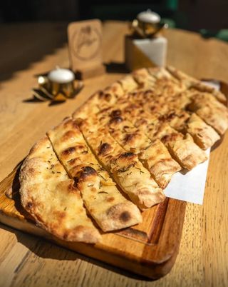 Focaccia cu ulei de masline si rozmarin