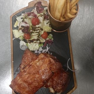 Coaste de porc cu sos Barbeque