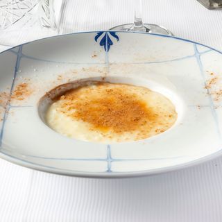 Cremoso de arroz con leche y azúcar tostado