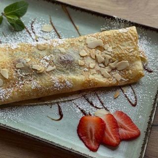 Млинець з маком та вишнею