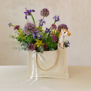 Bolsa de flores especial nacimiento. Violeta