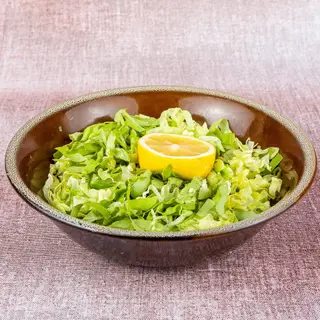 Salată verde cu lămâie