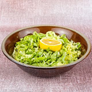 Salată verde cu lămâie