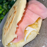 Arepa De Jamón Y Queso