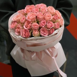 25 троянд в упакуванні Хермоза 