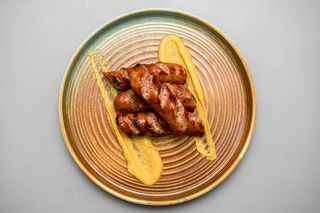 Cârnaţi ţărănești la grătar