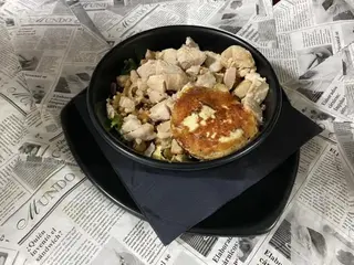 Ensalada Templada De Pollo y Queso de Cabra