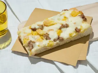 Trancio pizza salsiccia e patate