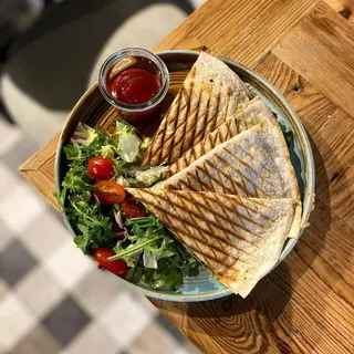 Tortilla grillowana z kurczakiem 