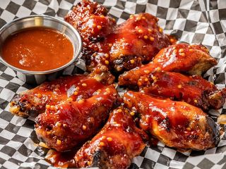 Курячі крильця у пікантному соусі (200/30/30 g)