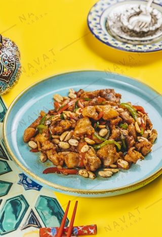 Курочка с арахисом по-китайски (370 гр.)