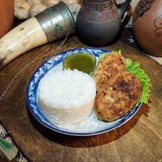 კოტლეტი (შერეული ხორცის) ბრინჯის გარნირით