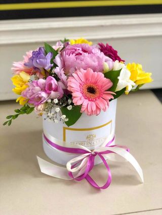 Aranjament ”Cutia Flori in Culori “ ar126