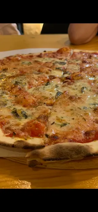 Pizza Quattro Formaggi medieØ 30cm