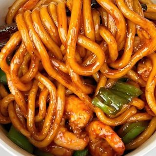 153. Udon frito con gamba