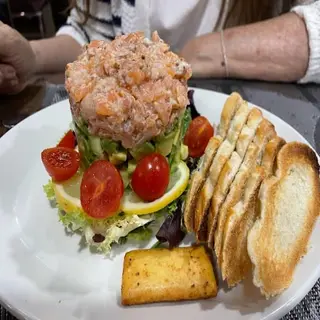 Timbal De Salmón Y Aguacate