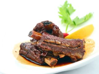 Costolette di maiale stufato alla casalinga