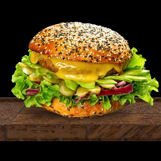 Zestaw «Burger wege z camembertem i guacamole + frytki»