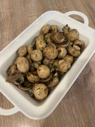 1 kg ciuperci sote cu usturoi 