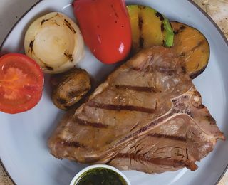 Стейк Тибон с овощами-гриль