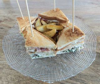 Sándwich Mies De 3 Pisos