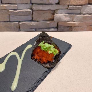82. Temaki tobiko
