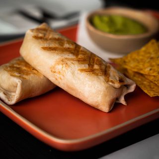 Burritos De Pollo Manzana Y Cebolla Caramelizada (Ración)