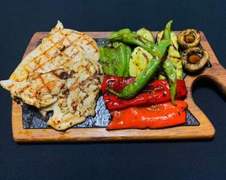 ქათმის სტეიკი ბოსტნეულით 270გრ