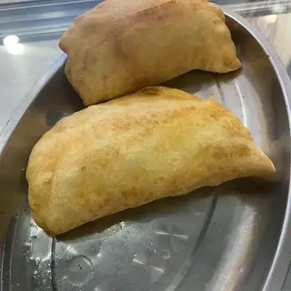 Calzone fritto pomodoro, mozzarella
