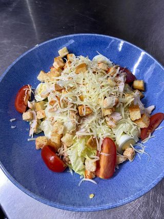 Цезарь с цыплёнком