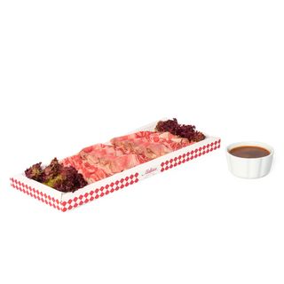 Caja Roast beef con jugo de carne. Acompañado de láminas de pan