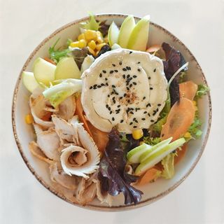 Ensalada Chicken Goat