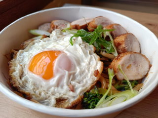 Udon Chow Mian Contramuslo De Pollo Deshuesado