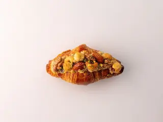 Міні круасан із горіхами (85g)